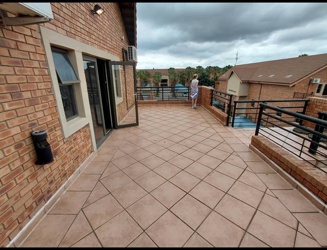 103M² OFFICE TO LET IN FOURWAYS